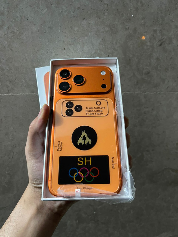 گوشی موبایل ایفون طرح اپل iphone 17 pro max | حافظه 256 رم 12 گیگابایت | رنگبندی نارنجی ، سیلور ، ابی